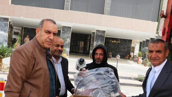 محافظ أسوان: توفير “مراوح حائط” لتوزيعها على مدارس قرى “حياة كريمة”