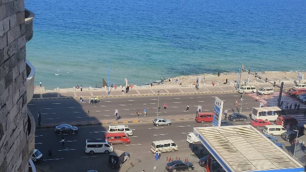 خدوا بالكم من البرد.. سطوع أشعة الشمس بالإسكندرية في ثالث أيام نوة الكرم