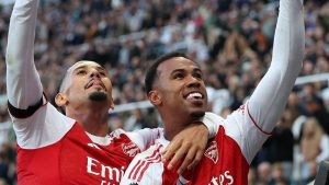 أرسنال يواجه بورنموث سعيا لتوسيع الفارق في صدارة الدوري الإنجليزي