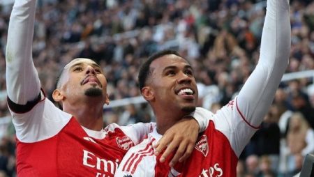 أرسنال يواجه بورنموث سعيا لتوسيع الفارق في صدارة الدوري الإنجليزي