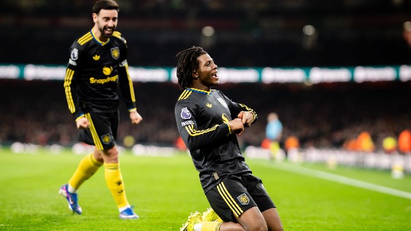 صدمة بشأن مدة غياب باتريك دورجو عن مانشستر يونايتد