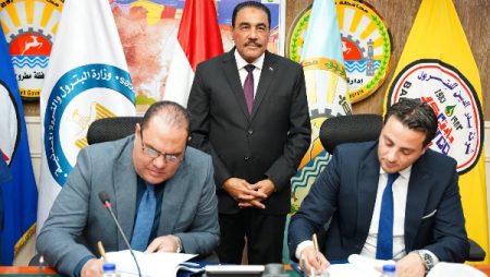 برتوكول تعاون لتطوير 4 مدارس وتسيير 3 قوافل طبية مجانية بمطروح