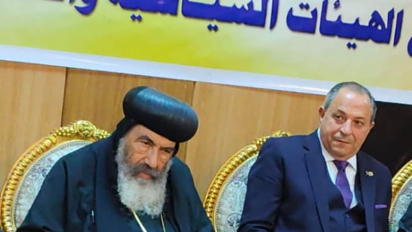 محافظ بورسعيد يزور الكاتدرائية ليشارك الإخوة الأقباط احتفالات عيد الميلاد المجيد| شاهد