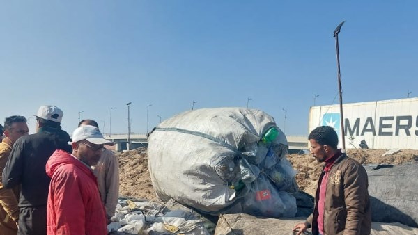 ضواحي بورسعيد يداهم أكبر مخازن الفرزة والنباشين.. فيديو ضواحي بورسعيد يداهم أكبر مخازن الفرزة والنباشين.. فيديو