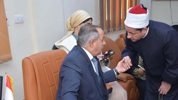 اجتماع موسع لـ محافظ بورسعيد لمتابعة مستوى الخدمات المقدمة للمواطنين