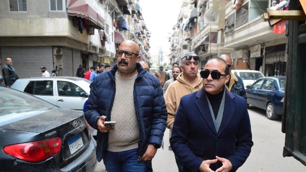 عملتلكم محاضر.. رئيس مدينة بورفؤاد يقود حملة بشارع الفيومية للموبيليا المستعملة