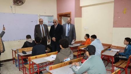 محافظ القليوبية يتفقد انطلاق امتحانات الشهادة الإعدادية ..صور
