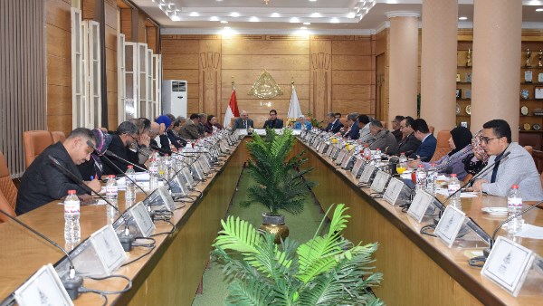 رئيس جامعة بنها يؤكد علي تحري الدقة في البيانات المستخدمة بالبحث العلمي