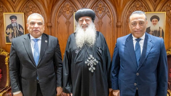 رئيس جامعة طنطا يؤكد للأنبا بولا متانة الروابط التي تجمع نسيج الشعب المصري