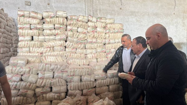 تموين الشرقية يضبط 29 طن مواد غذائية مجهولة و1000 لتر زيت سيارات