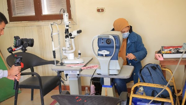 علاج وعمليات جراحية في قافلة طبية مجانية بالعزازي بالشرقية
