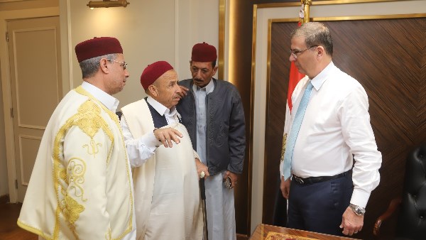 وزير الزراعة يلتقي عمد ومشايخ مطروح: دعم عاجل للمزارعين وتحويل الصحراء لفرص إنتاج