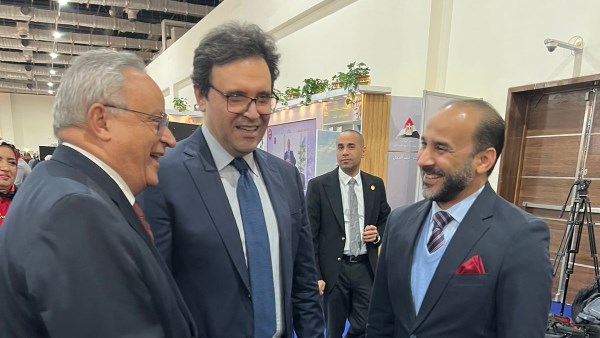 وزيرا الثقافة والتعليم العالى يتفقدان جناح مكتبة الإسكندرية فى معرض القاهرة الدولى للكتاب
