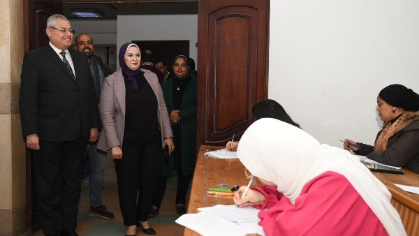 نائب رئيس جامعة عين شمس يطالب بالإسراع في إعلان نتائج الترم الأول