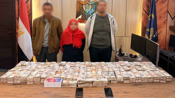 سرق شنطة بها 8 ملايين جنيه من راكب.. الداخلية تعلن القبض على سائق أتوبيس بشركة شهيرة