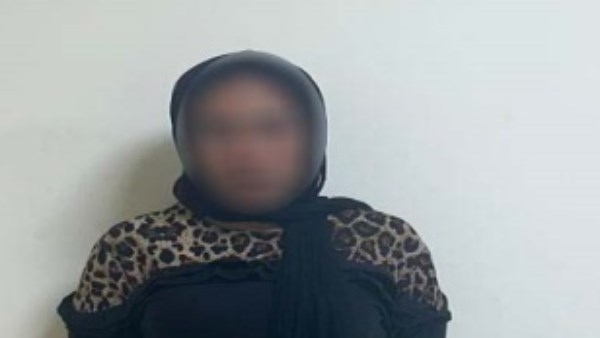 مريضة نفسيا.. ضبط المتهمة بإلقاء الحجارة على سيارة في بورسعيد