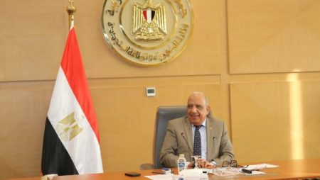 وزير الكهرباء: الانتهاء من المرحلة الأولى لخطة تركيب العدادات الذكية بإجمالي 43 ألف عداد