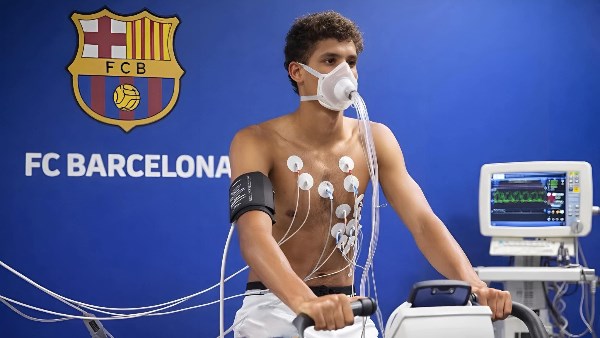 حمزة عبدالكريم يجتاز الكشف الطبي في برشلونة والإعلان الرسمي غداً