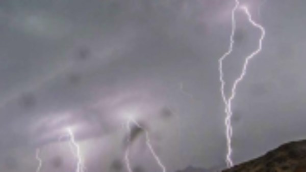 سيول وبرد وأتربة .. الأرصاد السعودية تحذر من طقس الجمعة