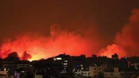 قوات الاحتلال تلقي عبوات متفجرة على مبنى في بلدة بليدا جنوب لبنان