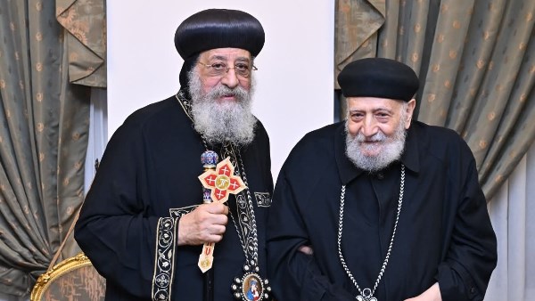 جلسة محبة تجمع البابا تواضروس والقمص تادرس يعقوب ملطي | صور