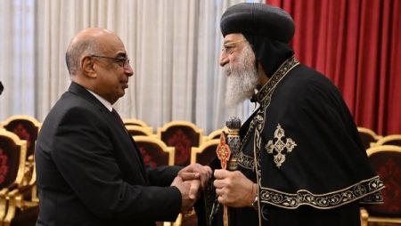 وزير العدل وعدلي منصور يهنئان البابا تواضروس بعيد الميلاد | صور