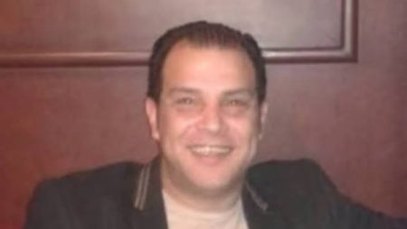 رحل فجأة .. الموت يُسدل الستار على صوت طارق شحتة بشرم الشيخ