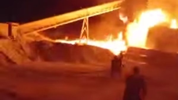 حريق هائل بمصنع الجبس بمدينة أبوزنيمة .. صور