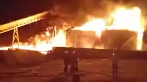 وفاة أحد مصابي حريق مصنع «جبس نجمة سيناء» بأبوزنيمة وإصابة اثنين آخرين