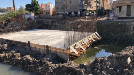 محافظ الدقهلية يتفقد أعمال إنشاء كوبري “معلة” ويؤكد على تكثيف الأعمال