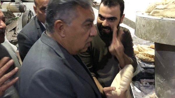 محافظ الدقهلية يتفقد المخابز بالمنصورة ويؤكد على الالتزام بجودة الخبز