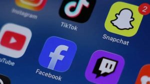 مقرب لرئيس وزراء الهند يقترح حظر وسائل التواصل الاجتماعي على الأطفال