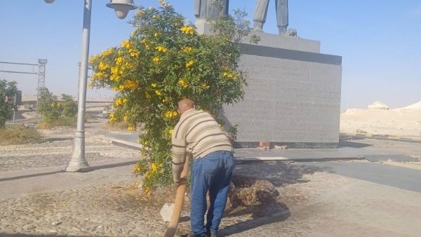 حي جنوب الغردقة يكثف أعمال ري المسطحات الخضراء للحفاظ على المظهر الحضاري