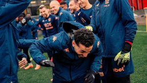 كلمات مؤثرة .. محمد عبدالمنعم يعود بعد إصابة الرباط الصليبي ويشارك بأول مران له مع نيس|صور