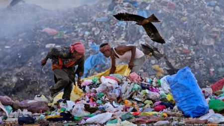 كبح طوفان البلاستيك حول العالم