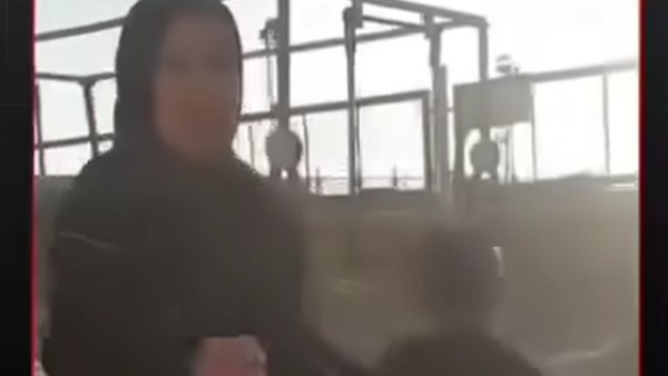 أجبروه على تدخين السجائر .. أب يستغيث ويطالب بإسقاط حضانة نجله