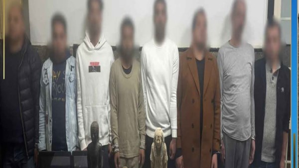 يستدرجون مهووسي الكنوز الفرعونية.. التحقيق مع مافيا الآثار المزيفة بالشيخ زايد يستدرجون مهووسي الكنوز الفرعونية.. التحقيق مع مافيا الآثار المزيفة بالشيخ زايد