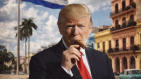 ترامب يشعل الأحداث مع كوبا ويظهر بصورة أمام العلم الكوبي وهو يدخن السيجار