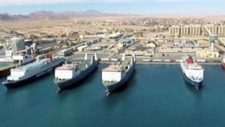 ميناء نويبع البحري بجنوب سيناء يشهد تداول 210) طن بضائع و143شاحنة