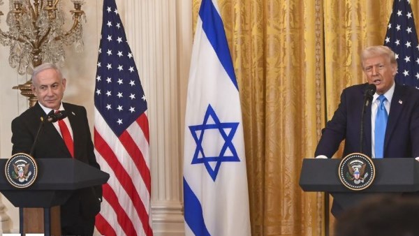 تنياهو يتحدث مع ترامب في حفل رأس السنة في منتجع مارالاغو