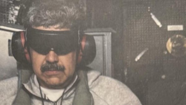ترامب يمنح وسام الشرف لـ «طيار مروحية» أُصيب خلال عملية اعتقال مادورو