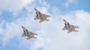 تقديرات إسرائيلية: الحشد العسكري الأمريكي حول إيران يتجاوز حدود الردع التقليدي