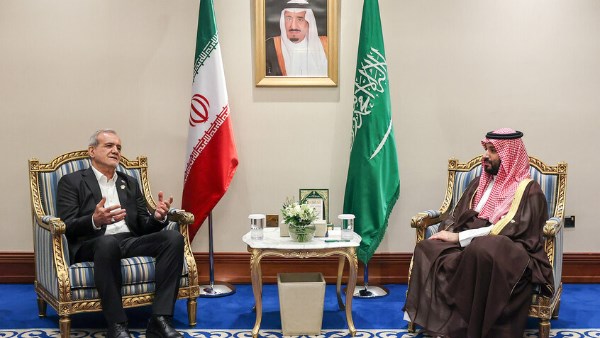 بزشكيان لولي العهد السعودي: طهران تدعم أي مسار يحقق السلام ووحدة المسلمين