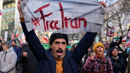 تحت غطاء المناسك الدينية.. كيف انتقل مئات المسلحين من العراق إلى عمق الأراضي الإيرانية؟