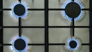 كارثة تعصف بدولة الاحتلال.. نقص الغاز يهدد طعام ومصانع الإسرائيليين