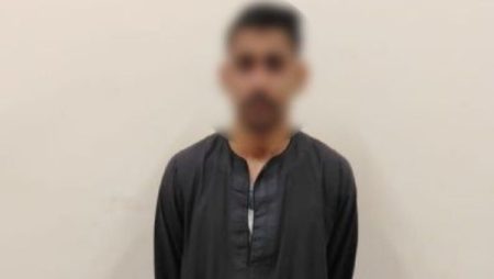 القبض على شخص يجمع بطاقات الناخبين بسوهاج