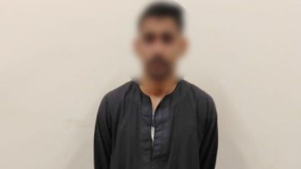 القبض على شخص يجمع بطاقات الناخبين بسوهاج