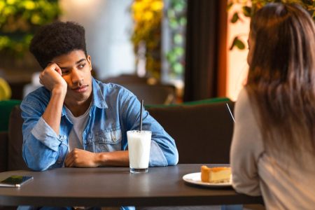 لا تسأل أبدًا هذا السؤال الشائع الذي يقتل الكاريزما مرة أخرى