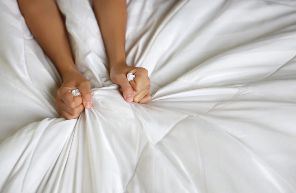 تثير امرأة أمريكية جدلاً على الإنترنت بعد أن رفض رجل أسترالي القيام بهذا الفعل الجنسي