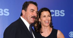بريدجيت مويناهان تتمنى عيد ميلاد سعيد لنجم مسلسل “Blue Bloods” والأب التلفزيوني توم سيليك بعد مرور عام على انتهاء العرض